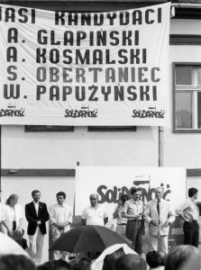 1989 r., Podczas kampanii wyborczej 1989 r., fotografia ze zbiorów prywatnych Władysława Papużyńskiego, fot. autor nieznany