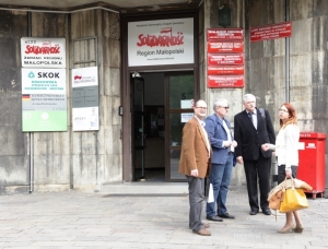 24.04.2014 r.; wizyta w Zarządzie Regionu Małopolskiego NSZZ „Solidarność”; na fotografii od lewej: Maciej Pindelski, Robert Kubaś, Janusz Kuligowski, Justyna Orysiak; foto. Michał Zaremba