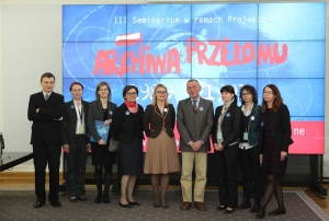 25.11.2013 r.; III Seminarium; na fotografii od lewej: Michał Józefaciuk, Katarzyna Czerwińska, Agnieszka Filipjak, Ewa Nawrocka, Agata Karwowska-Sokołowska, Włodzimierz Kucner, Dorota Gawin, Malwina Rakowska, Justyna Orysiak; foto. Michał Józefaciuk