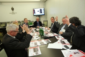 3.11.2013 r.; posiedzenie komisji konkursowej; na fotografii od lewej: Zdzisław Kurzyński, Agata Karwowska-Sokołowska, Stanisław Włodarz, Jacek Mirecki, Robert Kubaś, Jan Wyrowiński, Janusz Kuligowski, Konrad Komornicki; foto. Katarzyna Czerwińska