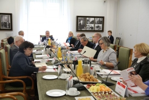 17.04.2015 r., spotkanie Rady Programowej projektu „Archiwa Przełomu 1989-1991”, na fotografii od lewej: dr hab. Irena Słodkowska, prof. dr hab. Andrzej Friszke, Krystyna Mokrosińska, Ireneusz Niewiarowski, Jan Wyrowiński, Agata Karwowska-Sokołowska, Ryszard Wojtkowski, prof. dr hab. Stanisław Dziekoński, Henryk Wujec, Jacek Michałowski, Ewa Polkowska, Grażyna Anna Sztark, fot. Michał Józefaciuk.