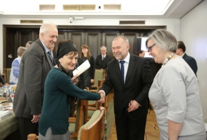 17.04.2015 r., spotkanie Rady Programowej projektu „Archiwa Przełomu 1989-1991”, na fotografii od lewej: prof. dr hab. Andrzej Friszke, Krystyna Mokrosińska, Jacek Michałowski, Ewa Polkowska, fot. Michał Józefaciuk.