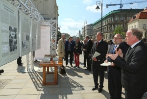 13.05.2014 r.; otwarcie wystawy Na drodze do wolności. Wybory 4 czerwca 1989 roku do Sejmu i Senatu w zbiorach archiwów państwowych; foto. Michał Zaremba