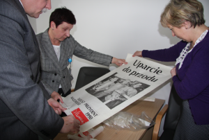 26.02.2013 r.; wizyta w Bibliotece Głównej Uniwersytetu Przyrodniczo-Humanistycznego w Siedlcach; na fotografii od lewej: Janusz Kuligowski, Ewa Kozarska, Teresa Grabczyńska-Drecka; foto. Agnieszka Figura-Tomaka