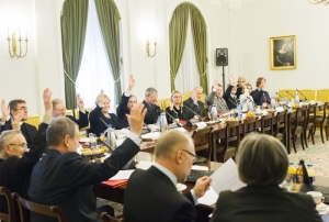 28.01.2014 r.; posiedzenie inauguracyjne Rady Programowej; na fotografii tyłem siedzą od prawej: Ewa Polkowska, Jacek Michałowski, Jan Wyrowiński, Henryk Samsonowicz, dalej: Stanisław Dziekoński, Tadeusz Krawczak, Grażyna Anna Sztark, Józef Pinior, Wojciech Kulisiewicz, Agata Karwowska-Sokołowska, Mieczysław Gil, Jan Majchrowski, Ireneusz Niewiarowski, Anna Krzemińska, Michał Błeszyński; foto. Łukasz Kamiński