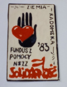 25.09.2018., ze zbiorów muzealnych – plakietka Fundusz Pomocy NSZZ „Solidarność” Ziemia Radomska. Fot. Agnieszka Figura-Tomaka, Kancelaria Prezydenta RP.