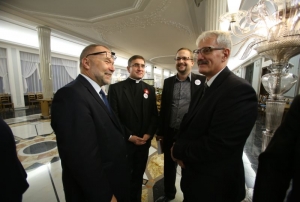 08.11.2014 r., konferencja Nasi w Sejmie i w Senacie, na fotografii od lewej: Jacek Michałowski, ks. Stanisław Dziekoński, ??, Robert Kubaś, fot. K. Czerwińska