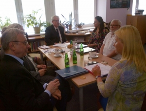 23.07.2015 r., spotkanie z przedstawicielami Centrum im. Adama Smitha, na fotografii uczestnicy spotkania, od lewej: Andrzej Sadowski, Robert Kubaś, Karolina Samojłowicz, Marek Borowik, Agata Karwowska-Sokołowska, fot. Centrum im. Adama Smitha