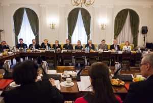 28.01.2014 r.; posiedzenie inauguracyjne Rady Programowej; na fotografii od lewej: Władysław Stępniak, Stanisław Dziekoński, Tadeusz Krawczak, Grażyna Anna Sztark, Józef Pinior, Wojciech Kulisiewicz, Agata Karwowska-Sokołowska, Mieczysław Gil, Jan Majchrowski, Ireneusz Niewiarowski, Anna Krzemińska; foto. Łukasz Kamiński