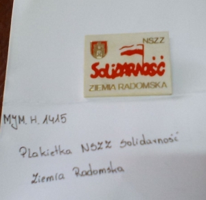 25.09.2018., ze zbiorów muzealnych – plakietka NSZZ „Solidarność” Ziemia Radomska. Fot. Agnieszka Figura-Tomaka, Kancelaria Prezydenta RP.