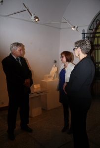 10.10.2013 r.; wizyta w Muzeum Południowego Podlasia w Białej Podlaskiej; na fotografii od lewej: Janusz Kuligowski, Małgorzata Nikolska, Teresa Stasiuk-Karaś; foto. Agnieszka Figura-Tomaka