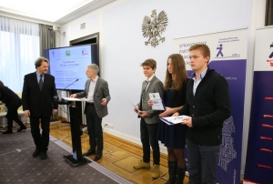 23.01.2015 r., gala konkursu Moja Polska samorządna, na fotografii od lewej: Adam Aduszkiewicz, Jacek Królikowski, Miron Koźmierski, Lena Grudziecka, Piotr Duda, fot. K. Czerwińska