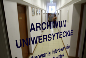 Wejście do pomieszczeń biurowych Archiwum UMK; fot. Andrzej Romański