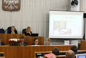 15.08.2017r., Prekonferencja IFLA, na fotografii Wojciech Kulisiewicz, Agata Karwowska-Sokołowska. Fot. Katarzyna Czerwińska, Kancelaria Senatu.