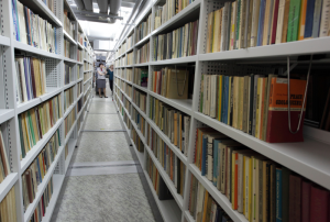 Magazyn Biblioteki Uniwersyteckiej w Toruniu; fot. Piotr Kurek, Maciej Mierzejewski