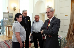 8.06.2013 r.; na IV Pikniku Archiwalnym; na fotografii od lewej: Hanna Krajewska, Janusz Kuligowski, Henryk Wujec, Robert Kubaś; foto. Katarzyna Czerwińska