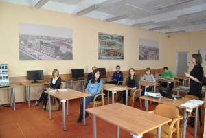 Zajęcia ze studentami w pracowni naukowej Archiwum Państwowego w Łodzi; fot. AP w Łodzi