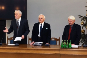 17.01.2015 r., spotkanie opłatkowe OKP, na fotografii od lewej: Mieczysław Gil, Bohdan Pilarski, Jerzy Dyner, fot. J. Orysiak, R. Kubaś