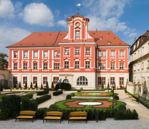 Siedziba Zakładu Narodowego im. Ossolińskich we Wrocławiu od strony ogrodu barokowego; fot. Ossolineum