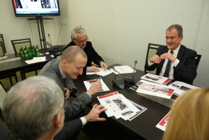 3.11.2013 r.; posiedzenie komisji konkursowej; na fotografii od lewej: Stanisław Włodarz, Jacek Mirecki, Robert Kubaś, Jan Wyrowiński; foto. Katarzyna Czerwińska