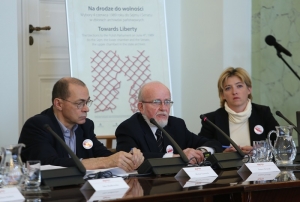 13.05.2014 r.; IV Seminarium; na fotografii od lewej: Michał Nawrocki, Janusz Grzelak, Paulina Codogni; foto. Michał Józefaciuk