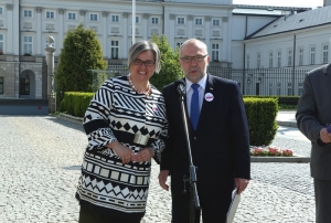 13.05.2014 r.; otwarcie wystawy Na drodze do wolności. Wybory 4 czerwca 1989 roku do Sejmu i Senatu w zbiorach archiwów państwowych; na fotografii: Ewa Polkowska, Jacek Michałowski; foto. Michał Zaremba