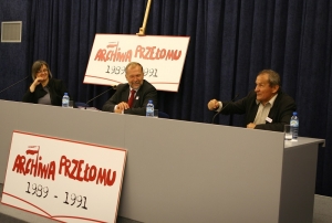 9.06.2011 r.; Prezentacja Projektu; od lewej: Ewa Polkowska, Jacek Michałowski, Henryk Wujec; foto. Justyna Orysiak