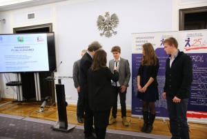 23.01.2015 r., gala konkursu Moja Polska samorządna, na fotografii przodem, od lewej: Miron Kaźmierski, Lena Grudziecka, Piotr Duda, fot. K. Czerwińska