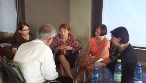 08.07.2015 r., Wakacyjna szkoła dla dyrektorów szkół STO, na fotografii od lewej: Robert Kubaś, Justyna Orysiak, Krystyna Norwa, Anna Strubińska, Agnieszka Piskorska, fot. Lena Remisz