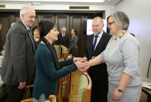 17.04.2015 r., spotkanie Rady Programowej projektu „Archiwa Przełomu 1989-1991”, na fotografii od lewej: prof. dr hab. Andrzej Friszke, Krystyna Mokrosińska, Jacek Michałowski, Ewa Polkowska, fot. Michał Józefaciuk.