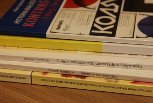 5.10.2016 r., wybrane publikacje dot. historii najnowszej Białostocczyzny, wydane staraniem Archiwum Państwowego w Białymstoku, fot. Kancelaria Prezydenta RP.