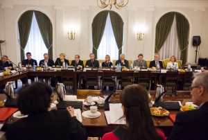 28.01.2014 r.; Posiedzenie inauguracyjne Rady Programowej Projektu; od lewej: Władysław Stępniak, ks. Stanisław Dziekoński, Tadeusz Krawczak, Grażyna Anna Sztark, Józef Pinior, Wojciech Kulisiewicz, Agata Karwowska-Sokołowska, Mieczysław Gil, Jan Majchrowski, Ireneusz Niewiarowski, Anna Krzemińska; foto. Łukasz Kamiński