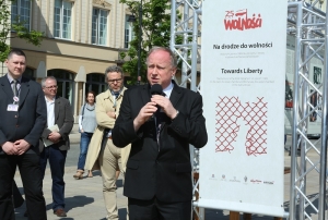 13.05.2014 r.; otwarcie wystawy Na drodze do wolności. Wybory 4 czerwca 1989 roku do Sejmu i Senatu w zbiorach archiwów państwowych; na fotografii Dariusz Rymar; foto. Michał Zaremba