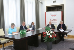 23.06.2015 r., V seminarium „Archiwa Przełomu 1989-1991”, na fotografii od lewej: Ewa Polkowska, Jan Wyrowiński, Andrzej Biernat, Andrzej Person, Wojciech Kulisiewicz, fot. Michał Józefaciuk