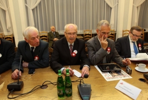 08.11.2014 r., konferencja Nasi w Sejmie i w Senacie, na fotografii od lewej: Józef Gutowski, ??, Ireneusz Niewiarowski, Ryszard Iwan, fot. K. Czerwińska