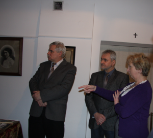 26.02.2013 r.; wizyta w Muzeum Regionalnym w Siedlcach; na fotografii od lewej: Janusz Kuligowski, Sławomir Kordaczuk, Teresa Grabczyńska-Drecka; foto. Agnieszka Figura-Tomaka