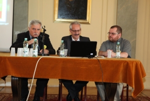 8.06.2013 r.; na IV Pikniku Archiwalnym; na fotografii od lewej: Janusz Kuligowski, Robert Kubaś, Michał Barcikowski; foto. Katarzyna Czerwińska