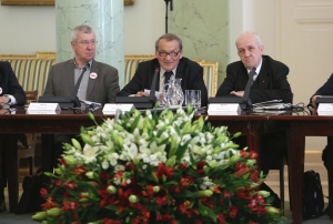 13.05.2014 r.; IV Seminarium; na fotografii od lewej: Jan Dworak, Henryk Wujec, Andrzej Friszke; foto. Michał Józefaciuk