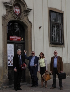 24.04.2014 r.; wizyta w Archiwum Narodowym w Krakowie; na fotografii od lewej: Janusz Kuligowski, Robert Kubaś, Justyna Orysiak, Maciej Pindelski; foto. Michał Zaremba